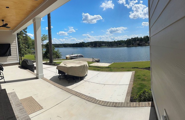 US Open! Beautiful Brand New Home on large Private Lake 11m from Pinehurst #2!