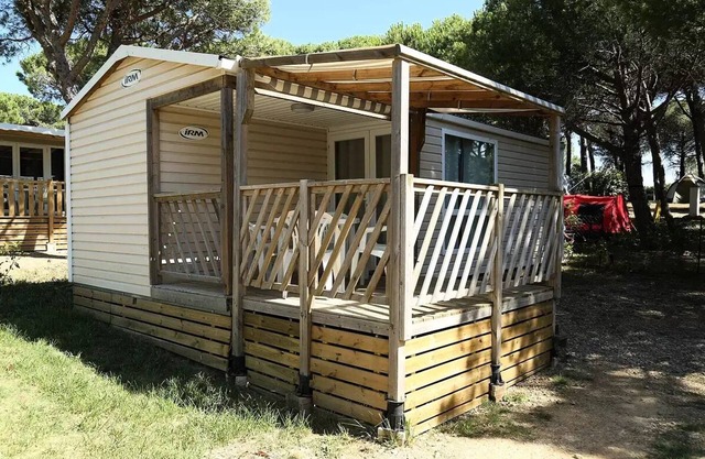 Ushuaïa Villages Camping Figurotta * - Mobil Home Méditerranée 32m² - 2 bedrooms + air conditioning + TV + covered terrace for 6 people