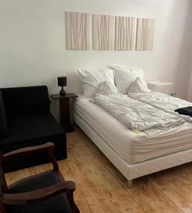 Utcára nyíló apartman