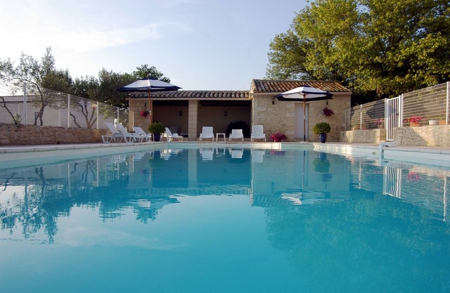 Uzès : Apartment l'Olivier 10mn walk from town center apartment in mas