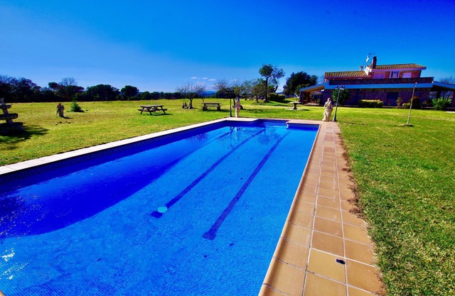 V&V Lloret-Masia Can Llebre: farm 22 people + pool