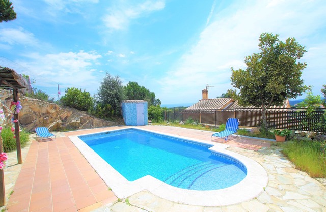 V&V Lloret-Villa Galaxia: beautiful house for 6 people with pool in a quiet area