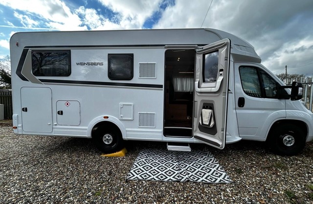 Vaaroom London Explorers' Pod