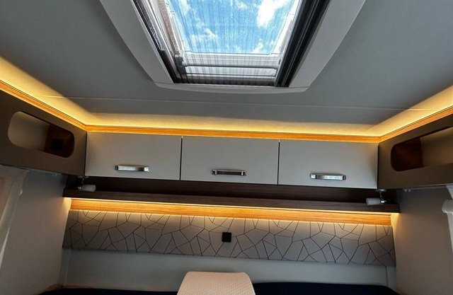 Vaaroom London Explorers' Pod