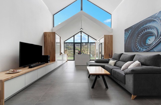Vacation Home "Enora" with Mountain View, Private Pool & Wi-Fi