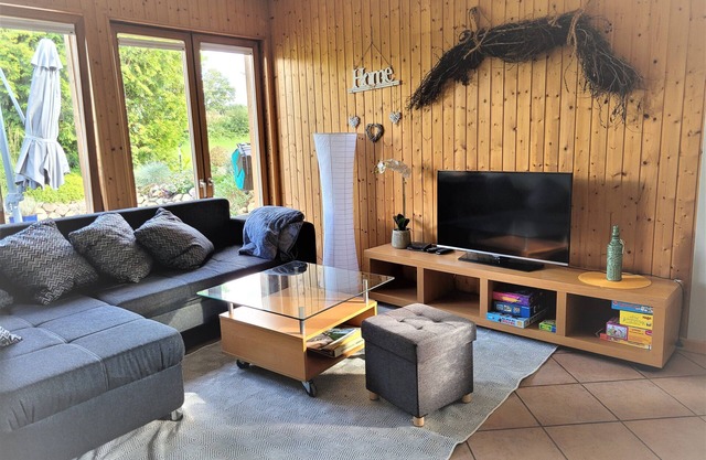 Vacation apartment with 2 bedrooms on a farm with fjord horse terrace,