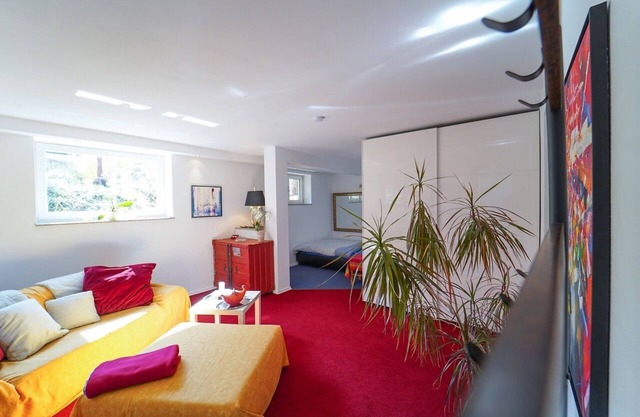 Vacation apartment 47 sqm in the basement, bright and modern, quiet with shared use of the garden