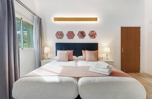 Vacation Apartment 'Casa Lomo El Aire Aceviño' with Sea View, Shared Pool and Wi-Fi