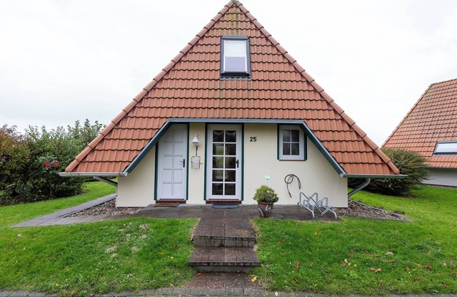 Vacation home Lale Andersen 25, quiet and directly on the dike.