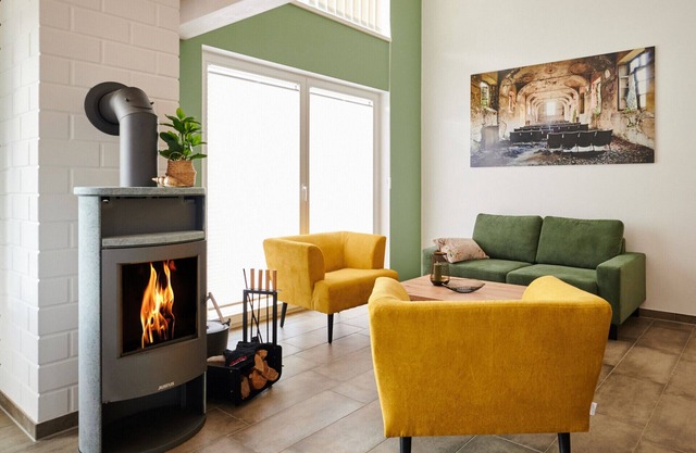 Vacation home by the lake with fireplace, sauna and whirlpool