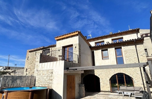 Vacation Home "Cal Bertran" with Private Pool, Shared Terrace & Wi-Fi