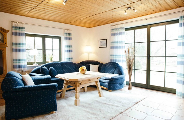 Vacation home under a thatched roof in Woorke - Holiday home and apartment under a thatched roof