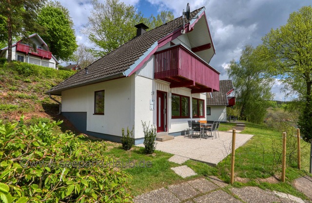 Vacation home, detached - lake view - 6 persons - comfortably furnished.