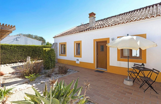Vacation Home Monte do Tanoeiro - Casa da Barrica with Wi-Fi & Garden