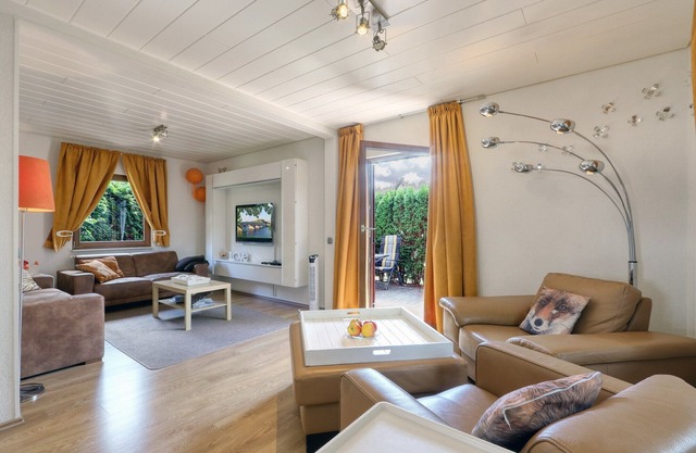 Vacation home near Viola (own sauna, 50'-TV, WLAN) in the forest, by the lake