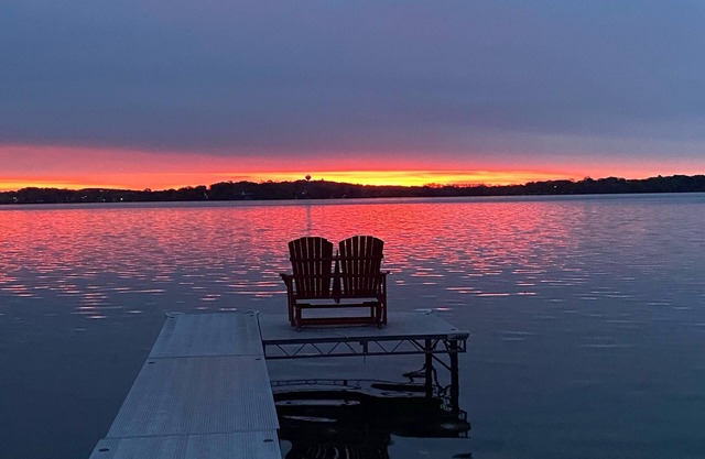 Vacation Home on Lake Waubesa - Close to Madison yet peaceful