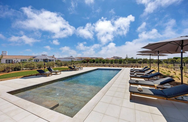 Vacation Home "Planalto Vicentino - Casa Rosmaninho" with Pool, Terrace & Wi-Fi