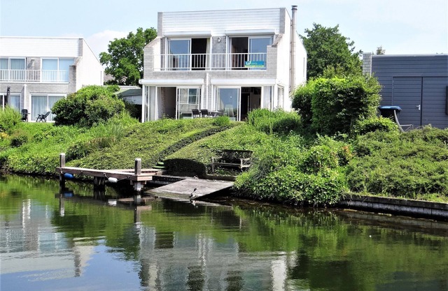Vacation home right on Lake Veere