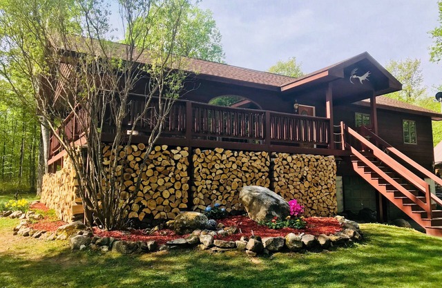 Vacation home sleeps 20, Close to Lake Superior & Very private.