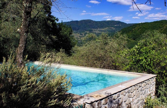 Vacation Home "Villa Gli Ulivi" with Mountain View, Private Pool & Wi-Fi