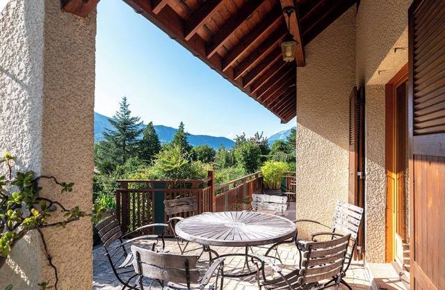 Vacation Home "Villa Ginkgo" with Lake View, 2 Private Terraces & Wi-Fi