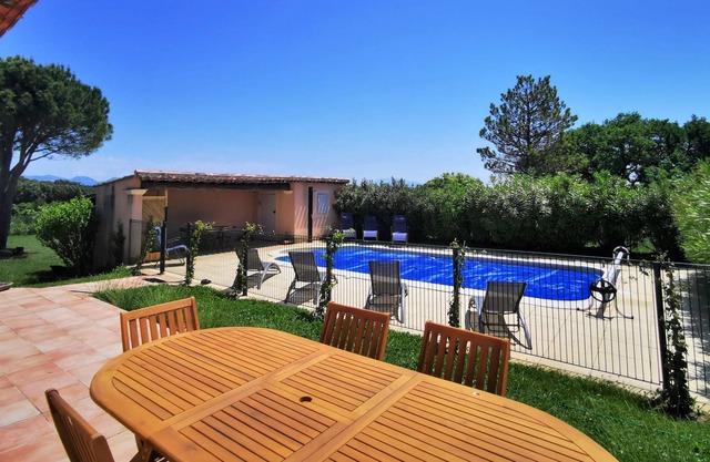 Vacation home with fenced garden and secure swimming pool