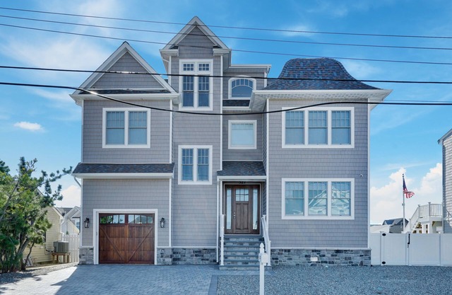 Vacation in Style! Brand New 5BR/6BA Waterfront With Pool - Beautiful Sunsets!
