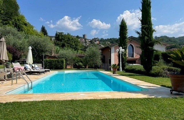 Vacation home - Chalet with garden and private pool