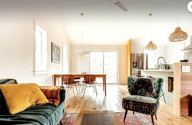 VACATION Mod Cottage, Idyllic Setting & Every Amenity