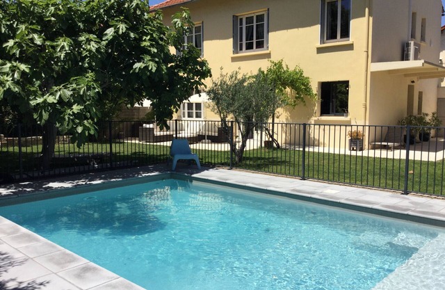 Vacation rental house with pool AVIGNON LS6-284.