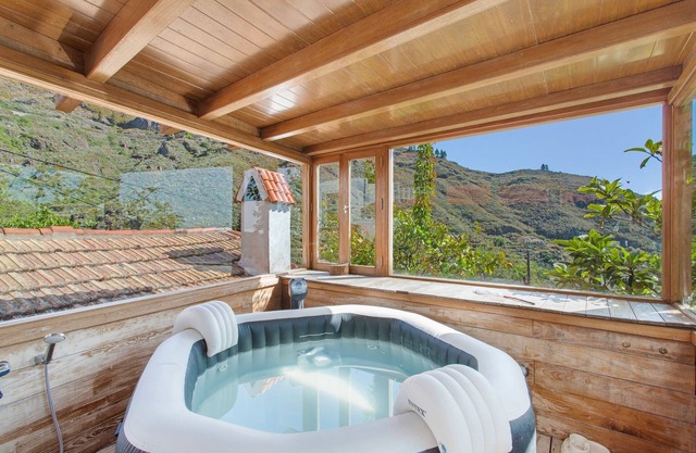 Vacation 'Upper House' with Mountain View, Wi-Fi and Air Conditioning