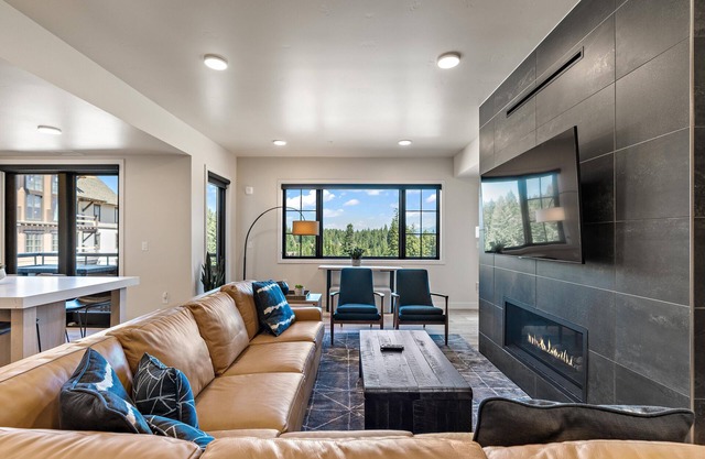 Valhalla Village 3 Bedroom Condo - Peaceful Condo|Ski In/Out|3 Balconies|gas fireplace