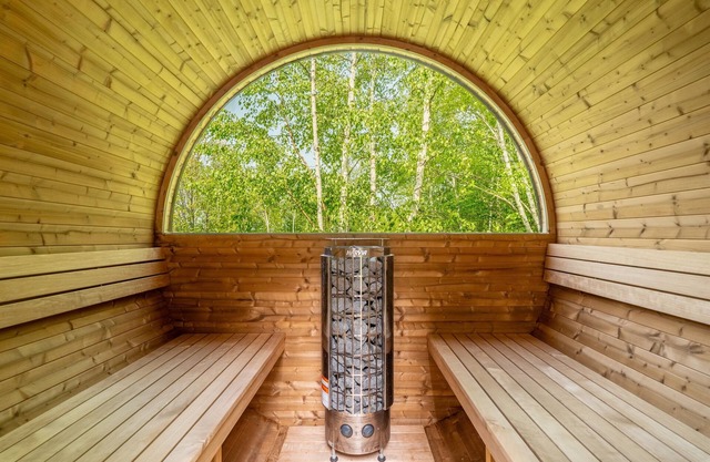 Valley View: 5BR Mtn Home with Hot Tub, Sauna & Two Living Rooms!