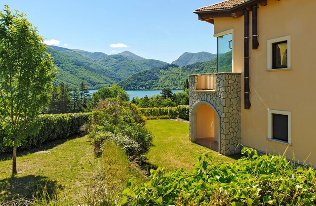 Valley-View Holiday Home in Scanno with Garden