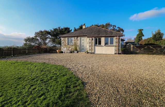 VALLEY VIEW, pet friendly, with a garden in Mevagissey