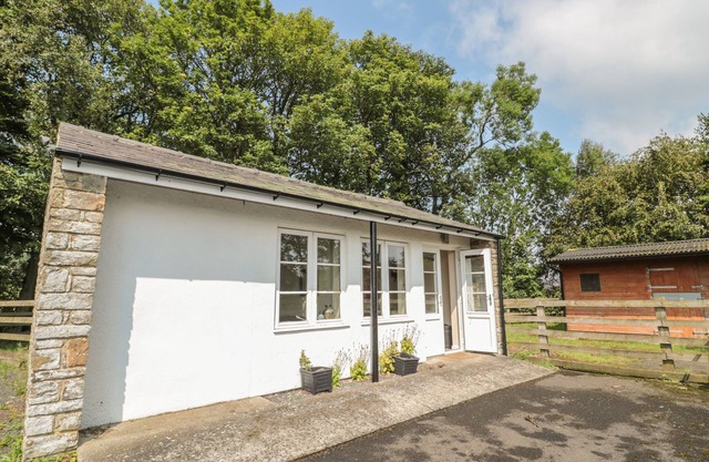 VALLUM KIOSK, pet friendly, character holiday cottage in Haltwhistle