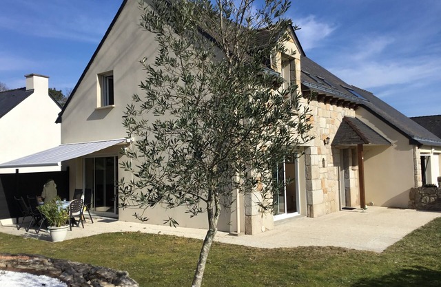 VALVES, PLOEREN .7couchages house. 4 bedrooms.125 m2.enclosed garden. 2 garages