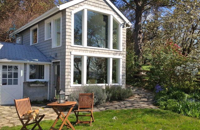 Vashon Island Loft & Beach - Pet Friendly