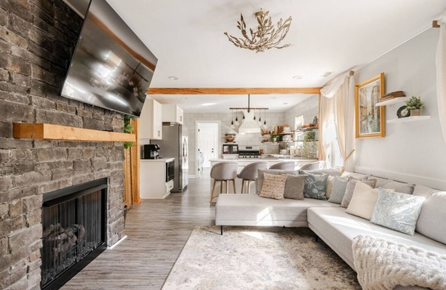 Venetian: Barrell Sauna, Hot Tub, Cold Plunge, Red Light Therapy & more