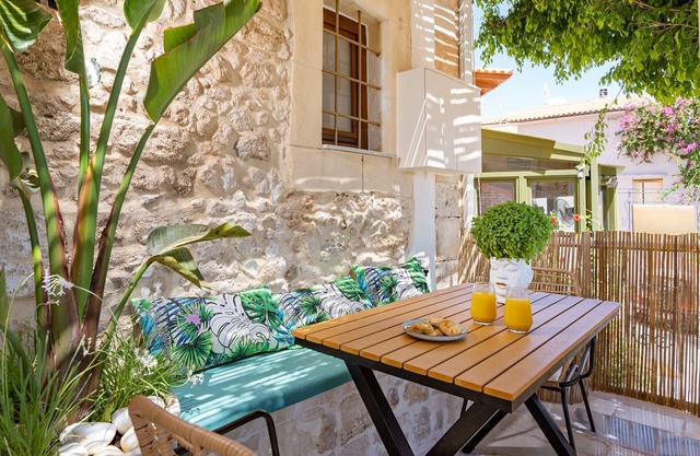 Venetian charming ,stone-built apartment in center of Rethymno