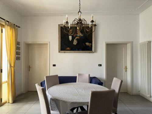 Venetian Mood: Secret Garden