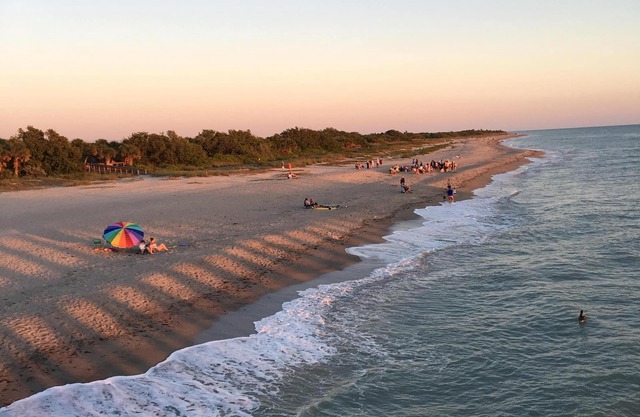 Venice Island condo with private beach and walking distance to Venice downtown!