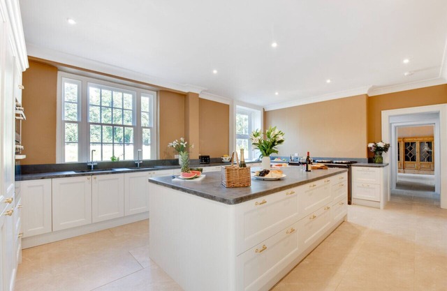 Vere Lodge - Six Bedroom House, Sleeps 12