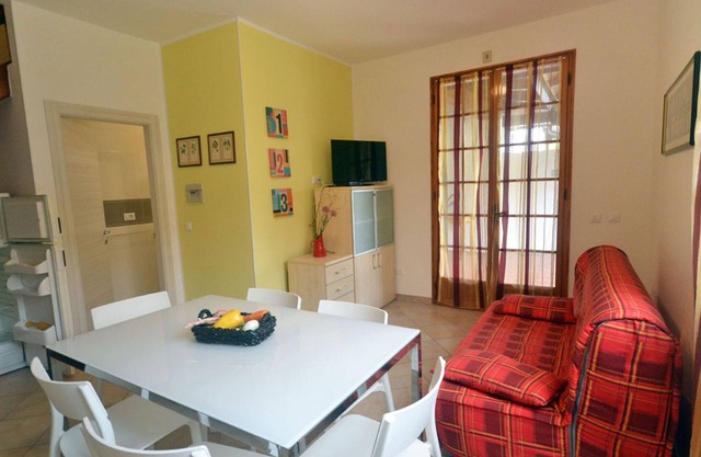 vertical house with garden with parking and large covered patio