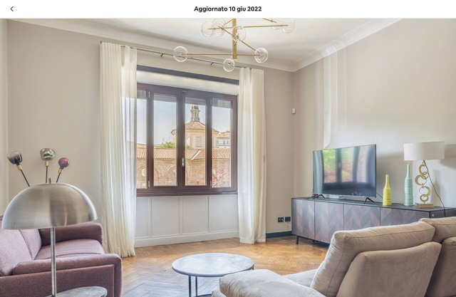 Very central three-room apartment ten minutes Duomo with a view of the Rotonda della Besana
