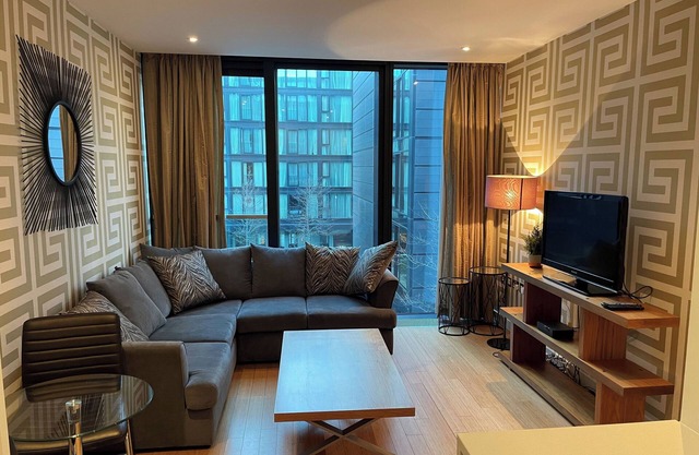 Very centrally located chic one bed Quartermile apartment