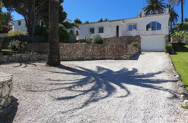 Very comfortable vacation home with sea views just 150 meters from the beach