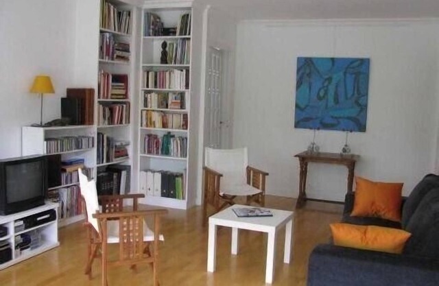 Very comfortable apartment, on a garden facing south, 15 mins walk from Old Annecy