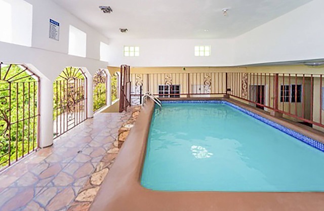 Very cozy, clean, close to Bob Marley Beach, Cane River Falls & close to airport