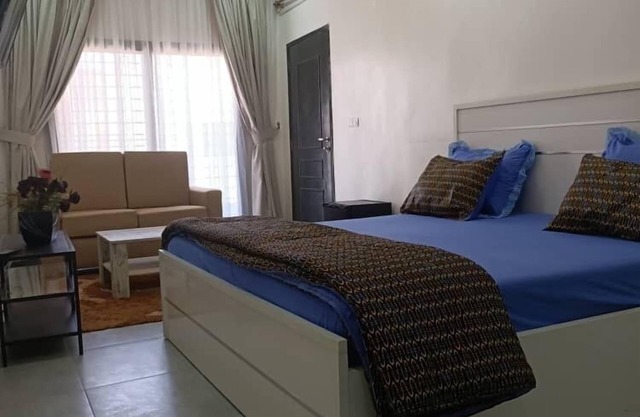 Very large, air-conditioned room with private bathroom and balcony at the home stay